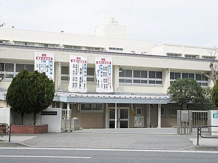 横浜市立港南中学校 徒歩6分。 430m