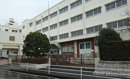 横浜市立川上小学校 徒歩4分。 250m