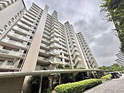 【外観】周辺には公園が多くお子様とのお散歩や自宅での作業の息抜きにお散歩するのもおすすめです！子供が集まり遊べる場所があることはコミュニケーション能力の向上につながります。