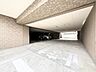 駐車場：【駐車場】マンションに駐車場があるメリットは、利便性、周辺相場より安い場合が多い、防犯性が高い、車が汚れにくいなどが挙げられ特に車を頻繁に使う方や、安全・管理の手間を省きたい方にとって大きなメリット。