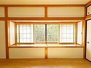 【リフォーム中】和室から見た風景です。窓を開ければ自然を感じることができるので、家の中でもリラックスすることができますね。