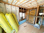 【リフォーム中】南側7.5帖洋室別アングルです。ウォークインクローゼットを設置します。ご夫婦の寝室にいかがでしょうか。
