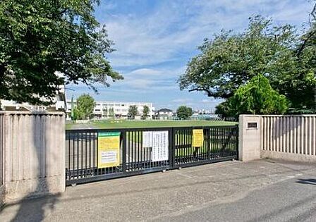 西東京市立保谷小学校 90m