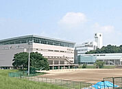 高校「私立江戸川学園取手高校まで2097m」