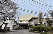 小学校「取手市立白山小学校まで883m」