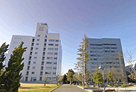 大学「私立中央学院大学まで1647m」