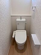 1・2階にトイレがございます♪朝の忙しい時間帯も待たずにすみそうですね♪