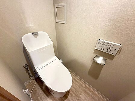 R8年7月トイレ新調!温水洗浄便座付きトイレです♪