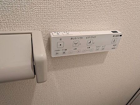 温水洗浄便座付きトイレです♪