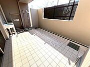 南西向きで陽当たり良好なテラス！お洗濯物も乾きやすいですね♪