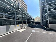 敷地内駐車場：15，000円～19，000円（月額）