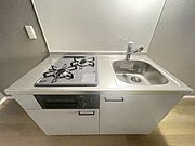 2口コンロ・グリル付きのシステムキッチンです♪