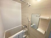 浴室暖房乾燥機・24時間換気システム付きの浴室！シャンプーラック・鏡も付いています♪