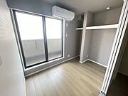 約3帖の洋室！東側からの採光があり、明るいお部屋です♪