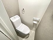 温水洗浄便座付きトイレです♪