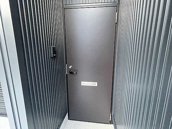 シャッター横に...