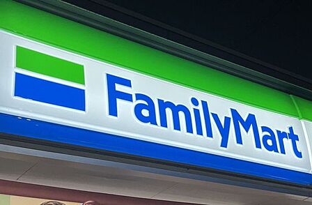 ファミリーマート 熊取駅前店 940m