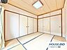 和室：リビング横の和室スペースは休憩したり、お子様の安全な遊びスペースとしても使えます。