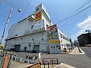 万代 貝塚店 630m