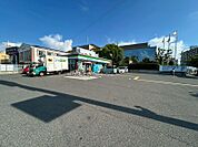 ファミリーマート 大阪金剛駅前店（377m）
