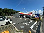 サンドラッグ 半田店（483m）
