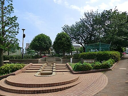 お子様とのお散歩やペットとのふれあいなど、日常の中で閑静な自然のゆとりを感じていただくことができます。