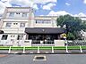 周辺：通学路は穏やかな住宅街の中の道なので、お子さんの通学も安心。