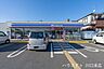 周辺：ローソン 川口領家中央店24時間営業。淹れたてコーヒーやATM等、便利なサービスが揃い毎日を支えます。夜間も明るい店舗が身近にある安心感は魅力。暮らしを支える欠かせない拠点です。 420m