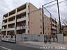 周辺：川口市立青木中央小学校 閑静な住宅街に位置しており、地域の目も行き届きやすいため治安が良く安心です。落ち着いた環境で、お子様が勉強や部活動にのびのびと打ち込める子育て世帯に嬉しい立地です。 1810m