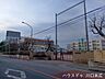 周辺：川口市立青木北小学校落ち着いた雰囲気の中で、お子様がのびのびと学べる教育環境が整っています。地域の目が行き届く治安の良さも魅力で、子育て世代の毎日の生活に確かな安心感をもたらしてくれます。 340m