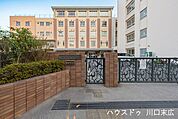 川口市立本町小学校穏やかで落ち着いた住環境が広がり、子どもたちが健やかに通える教育環境が整っています。地域全体で見守る温かい雰囲気があり、子育て世帯にとって安心できる治安の良さが魅力です。 380m