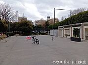 中青木公園手入れの行き届いた園内には遊具や広場が揃い、親子で安心して遊べる環境です。駐車場や無料のテニスコートも完備され、気軽にスポーツや散策を楽しめます。（9:00～16:00） 100m