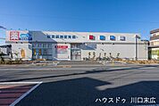 ウエルシア川口領家店営業時間4:00～翌3:00。調剤併設で日用品も充実。深夜までの営業が心強く、処方箋の受取から買い物まで完結します。利便性が暮らしを支える頼もしい拠点です。 670m