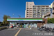 ファミリーマート 川口朝日店24時間営業。ATMや荷物受取など多機能なサービスが揃い、生活インフラとして欠かせない存在です。昼夜を問わず利用できる安心感は、お忙しい毎日を支える大きな魅力。日々の利…