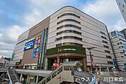 ららテラス川口10:00～21:00の営業。駅直結の好立地にスーパーや飲食店が揃い、仕事帰りの買い物にも最適です。多彩な専門店が集まり、日々の暮らしを快適にサポートします。 930m
