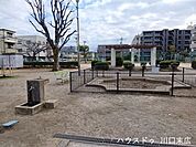 西青木4丁目公園住宅街にあり、滑り台などの遊具が揃う小さなお子様の遊び場として最適なスポットです。ベンチも完備され、散歩の休憩や親子のふれあいの場として地域に親しまれています。（24時間利用可能）…