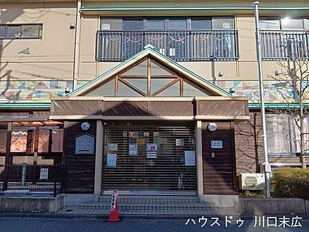 南青木保育所(7:00~18:00)の開所で、仕事と育児の両立を支える心強い味方です。温かい環境で安心して預けられ、忙しい毎日の生活にゆとりと確かな安心感をもたらしてくれます。 580m