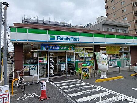ファミリーマート 川口幸町二丁目店【川口幸町二丁目店】あなたと、コンビに！地域に愛されるファミリーマートです。大人気のファミチキやこだわりのスイーツをご用意して、今日も笑顔で皆様をお待ちしています…