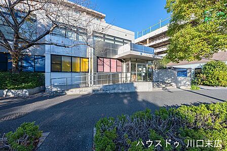 川口第一クリニック診療9:00-12:30、15:00-18:30（木土午前迄）。内科や循環器内科等を標榜。丁寧な診察が魅力。身近に病院がある安心感は、家族の健康を守る頼もしい拠点です。 580m