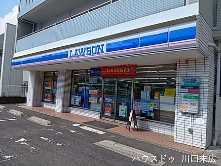 ローソン 川口栄町一丁目店24時間営業で、深夜の帰宅時や早朝のちょっとしたお買い物にも大変便利です。お弁当や日用品、淹れたてのコーヒーなど品揃えも豊富で、日々の生活に安心感を与えてくれます。 600m