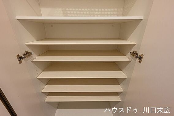 可動棚を備えた...