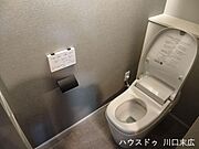 すっきりとしたフォルムのタンクレストイレを採用。凹凸が少なく清掃性に優れており、いつでも清潔なサニタリー空間を保ちます。