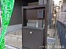その他：訪問者の顔を確認できるTVモニター付きインターホンと、留守中の荷物受け取りに便利な設備を備えています。毎日の生活に安心感と利便性を提供します。