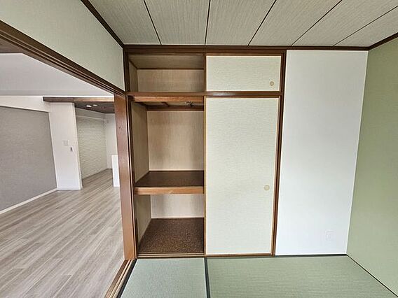 襖で仕切られた...