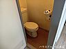 トイレ：独立した個室として確保されたトイレスペース。清潔感のある内装で、落ち着いて利用できるプライベート空間です。