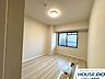 洋室：全てのお部屋が白を基調としています。
