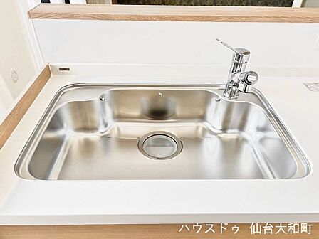 浄水カートリッジ内臓が内蔵されたハンドシャワー水栓でキッチンもすっきりと◎