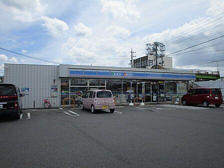 ローソン一宮三条道東店 320m
