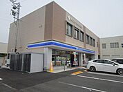 ローソン 木曽川内割田店 560m