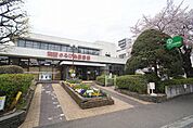 町田市立さるびあ図書館（134m）